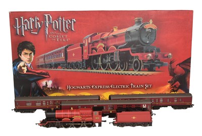 Lot 279 - MODEL RAILWAY - HORNBY HARRY POTTER HOGWARTS EXPRESS ELECTRIC TRAIN SET