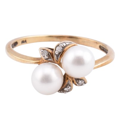 Lot 177 - HALLMARKED 9CT GOLD PEARL & DIAMOND CROSSOVER RING