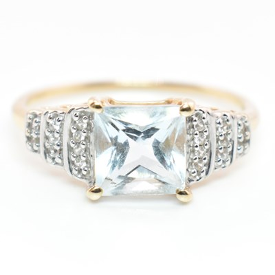 Lot 52 - HALLMARKED 9CT GOLD AQUAMARINE & TOPAZ RING