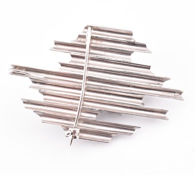 Lot 20 - HALLMARKED 18CT WHITE GOLD DIAMOND & SAPPHIRE MODERNIST BROOCH PIN