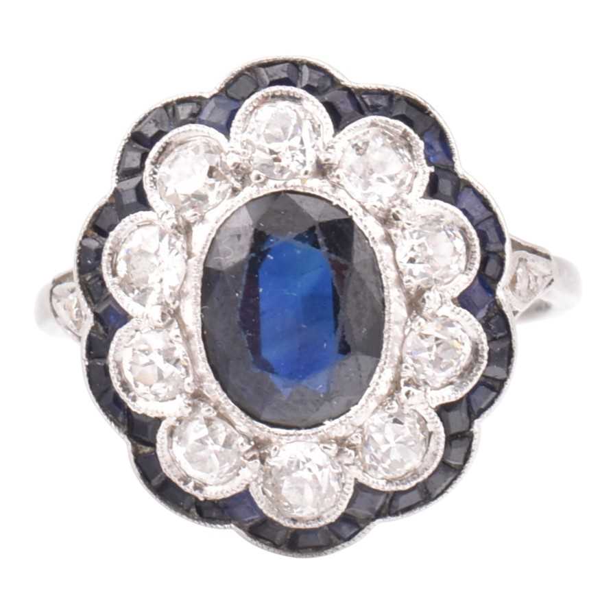 Lot 25 - ART DECO 18CT WHITE GOLD SAPPHIRE & DIAMOND CLUSTER RING