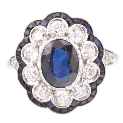 Lot 25 - ART DECO 18CT WHITE GOLD SAPPHIRE & DIAMOND CLUSTER RING