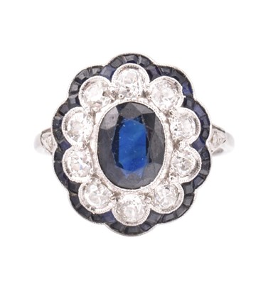 Lot 25 - ART DECO 18CT WHITE GOLD SAPPHIRE & DIAMOND CLUSTER RING