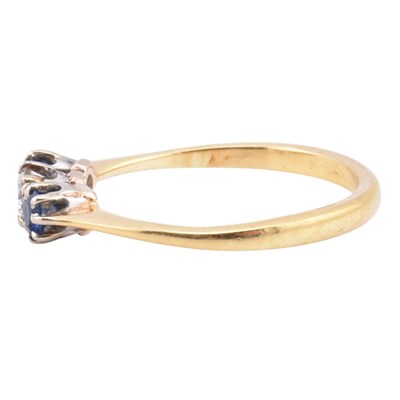 Lot 126 - 18CT GOLD SAPPHIRE & DIAMOND RING