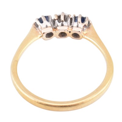 Lot 126 - 18CT GOLD SAPPHIRE & DIAMOND RING
