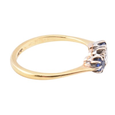 Lot 126 - 18CT GOLD SAPPHIRE & DIAMOND RING
