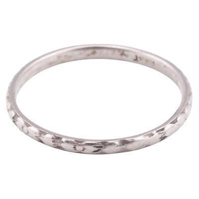 Lot 281 - PLATINUM BAND RING