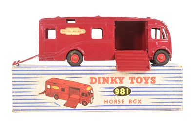 Lot 137 - DIECAST - VINTAGE DINKY TOYS HORSE BOX - BRITISH RAILWAYS