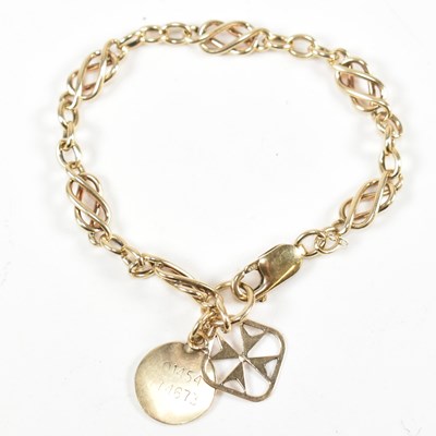 Lot 148 - 9CT GOLD CHAIN BRACELET WITH HALLMARKED 9CT GOLD MALTESE CROSS CHARM