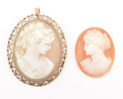 Lot 211 - TWO CAMEOS INCLUDING HALLMARKED 9CT GOLD MOUNTED CAMEO PENDANT