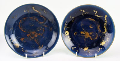 Lot 35 - PAIR OF EARLY 18TH CENTURY BLUE GROUND GILT PLATES 清 乾隆蓝底描金龙纹盘一对