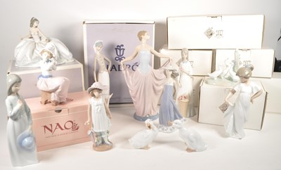 Lot 32 - LLADRO / NAO - COLLECTION OF 20TH CENTURY FIGURES