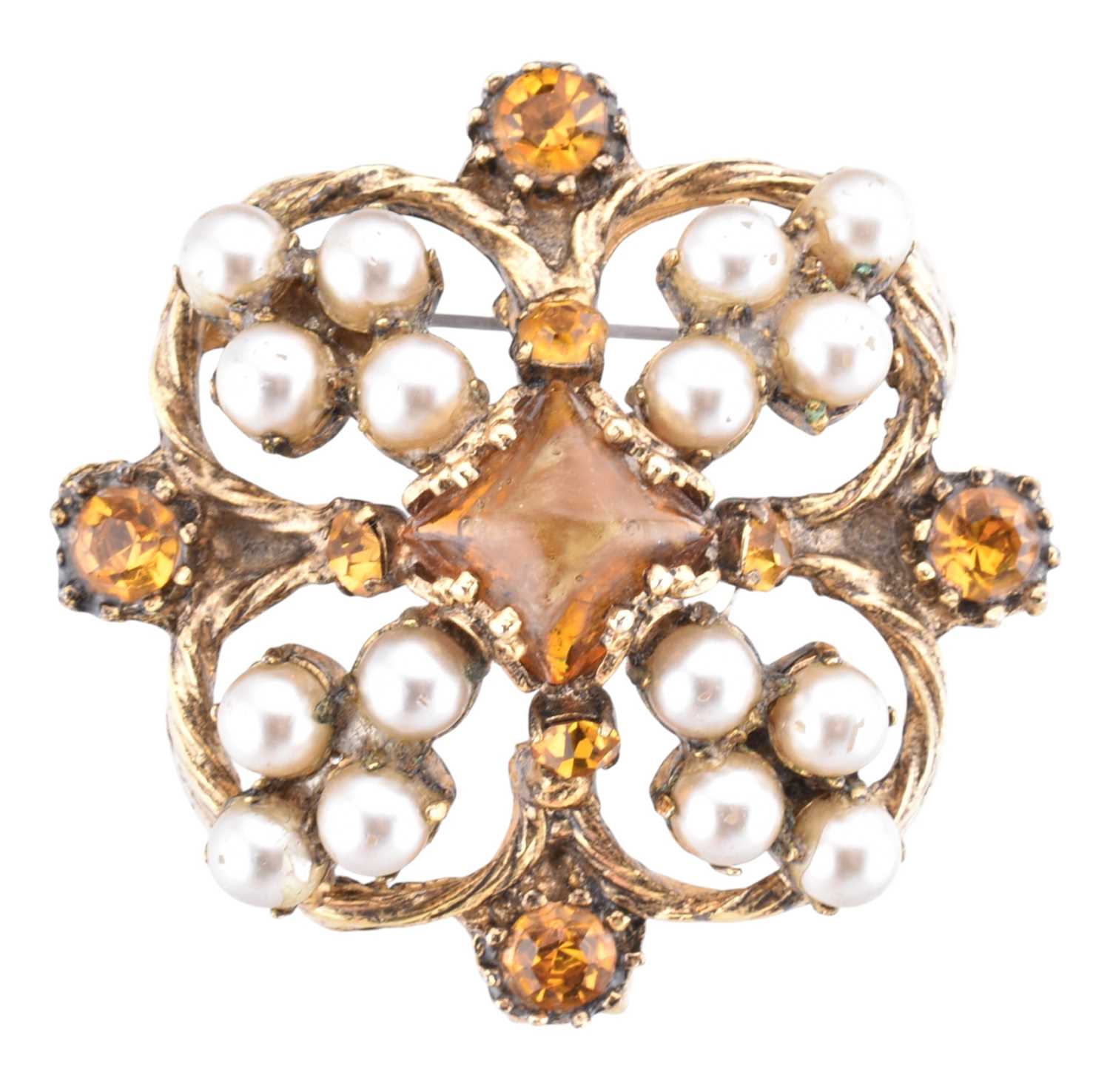 Lot 35 - VINTAGE CHANEL MAISON GRIPOIX GLASS & SIMULATED PEARL BROOCH PIN
