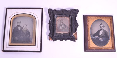 Lot 213 - THREE 19TH CENTURY VICTORIAN PORTRAIT AMBROTYPE PHOTOGRAPHS