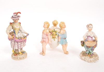 Lot 122 - DRESDEN / SITZENDORF - TWO FEMALE FIGURES & PUTTI POT
