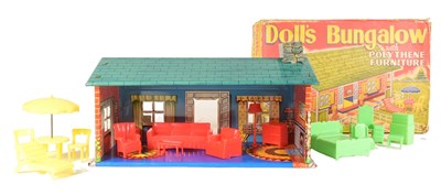 Lot 228 - VINTAGE LOUIS MARX TINPLATE DOLLS HOUSE