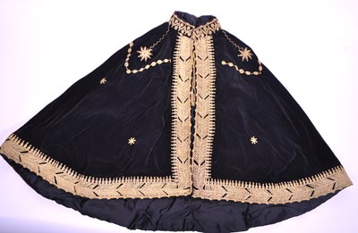 Lot 224 - 20TH CENTURY VINTAGE BLACK VELVET LADIES CAPE
