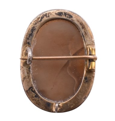 Lot 25 - 19TH CENTURY CARVED AGATE CAMEO BROOCH DEPICTING A NUBIAN WOMAN