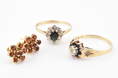 Lot 471 - TWO 9CT GOLD SAPPHIRE & DIAMOND RINGS & 9CT GOLD & GARNET CLUSTER EARRINGS