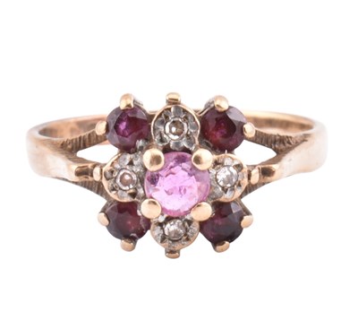 Lot 280 - HALLMARKED 9CT GOLD & GEM SET CLUSTER RING