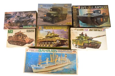 Lot 319 - MODEL KITS - COLLECTION OF VINTAGE PLASTIC MODEL KITS