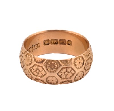 Lot 100 - VICTORIAN HALLMARKED 18CT GOLD BAND RING