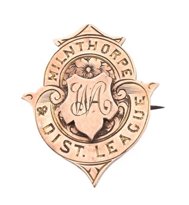 Lot 341 - EDWARDIAN HALLMARKED 9CT GOLD SHIELD BADGE PIN
