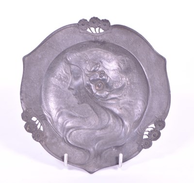 Lot 244 - JUVENTA PRIMA METAL - EARLY 20TH CENTURY ART NOUVEAU PEWTER DISH