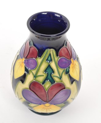 Lot 117 - MOORCROFT POTTERY - LATE 20TH CENTURY HEARTSEASE VASE
