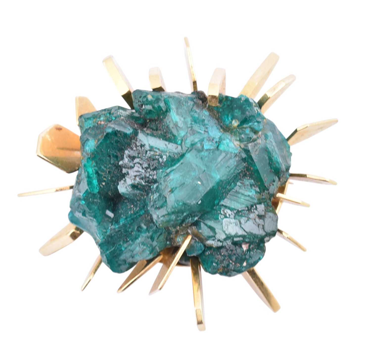 Lot 38 - JOHN DONALD - 1960S 18CT GOLD DIOPTASE BROOCH PIN