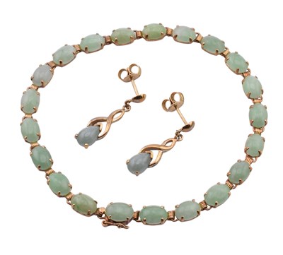 Lot 241 - HALLMARKED 14CT GOLD & GREEN HARDSTONE BRACELET & 9CT GOLD PENDANT EARRINGS