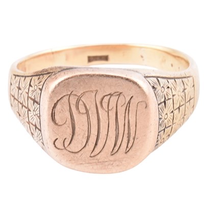Lot 91 - 9CT GOLD MONOGRAMMED SIGNET RING