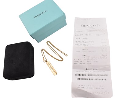 Lot 85 - TIFFANY & CO 18CT GOLD INGOT PENDANT NECKLACE