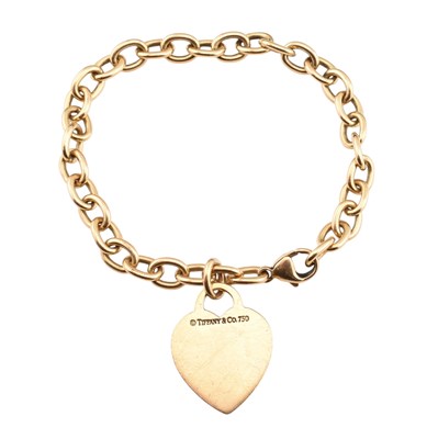 Lot 67 - TIFFANY & CO 18CT GOLD HEART TAG BRACELET