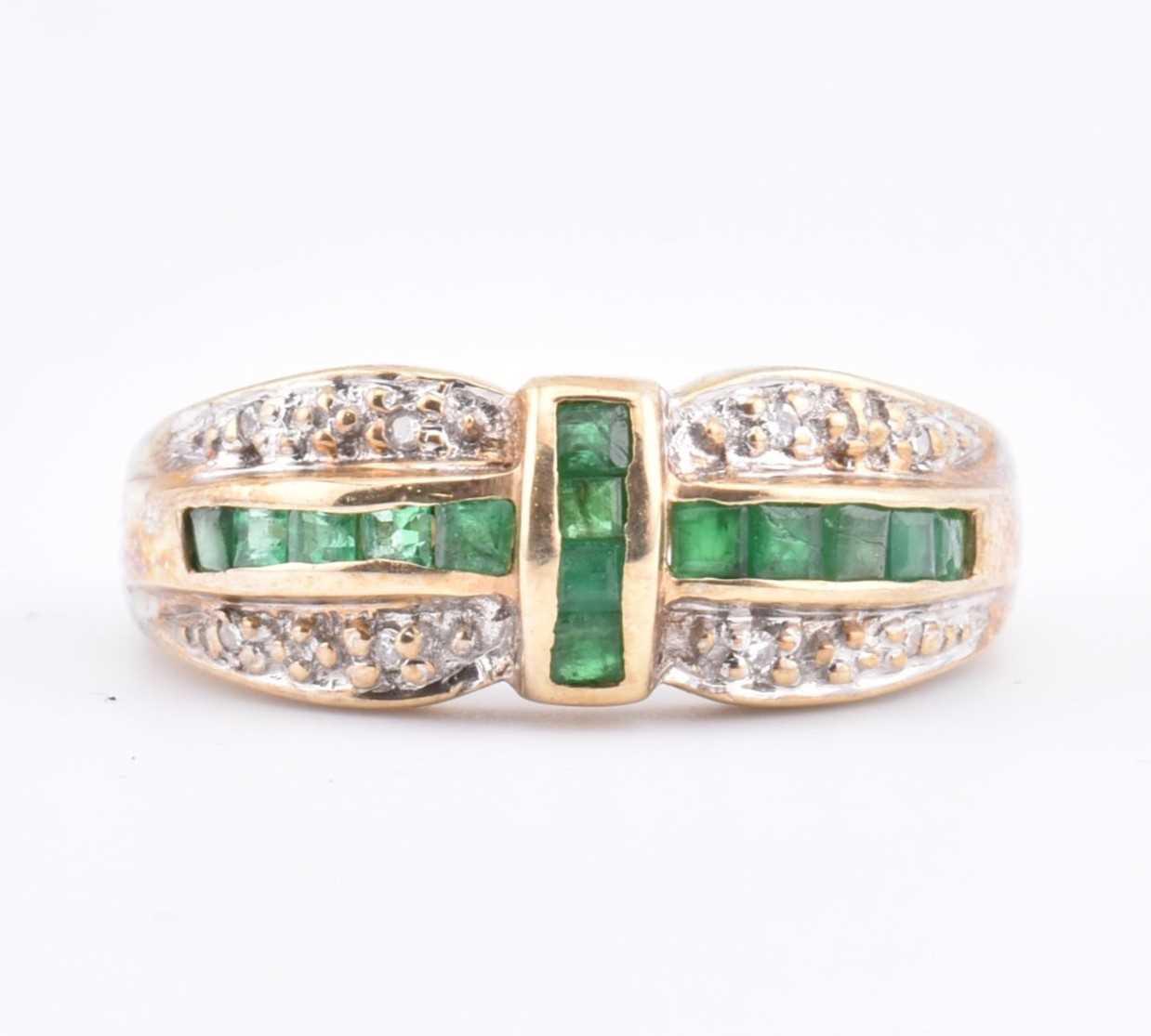 Lot 129 - HALLMARKED 9CT GOLD DIAMOND & EMERALD RING