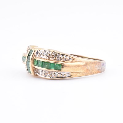 Lot 129 - HALLMARKED 9CT GOLD DIAMOND & EMERALD RING