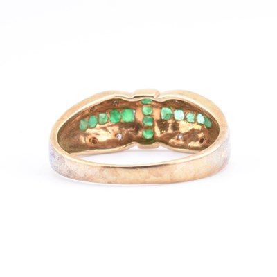Lot 129 - HALLMARKED 9CT GOLD DIAMOND & EMERALD RING
