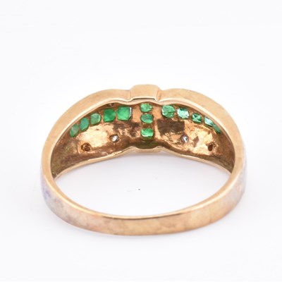 Lot 129 - HALLMARKED 9CT GOLD DIAMOND & EMERALD RING
