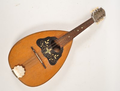 Lot 404 - VINTAGE 20TH CENTURY MANDOLIN MUSICAL INSTRUMENT