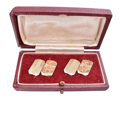 Lot 51 - HALLMARKED 9CT GOLD ENGRAVED CUFFLINKS