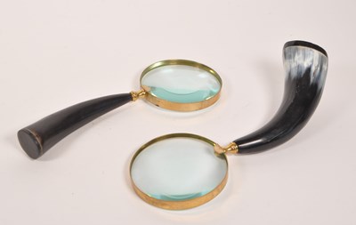 Lot 280 - TWO VINTAGE 20TH CENTURY HORN HANDLED MAGNIFYING GLASSES