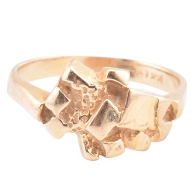 Lot 218 - 14CT GOLD DRESS RING