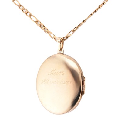 Lot 71 - HALLMARKED 9CT GOLD ENGRAVED LOCKET PENDANT NECKLACE