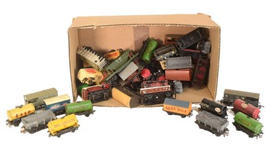 Lot 43 - MODEL RAILWAY - COLLECTION OF OO GAUGE ROLLING STOCK