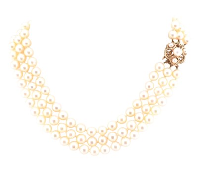 Lot 417 - THREE STRAND PEARL NECKLACE WITH A HALLMARKED 9CT GOLD CLASP