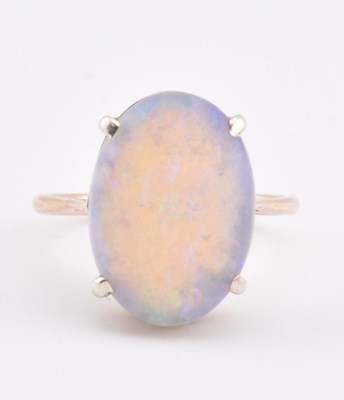 Lot 92 - MID-CENTURY GOLD & OPAL CABOCHON RING