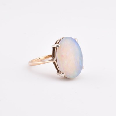 Lot 92 - MID-CENTURY GOLD & OPAL CABOCHON RING
