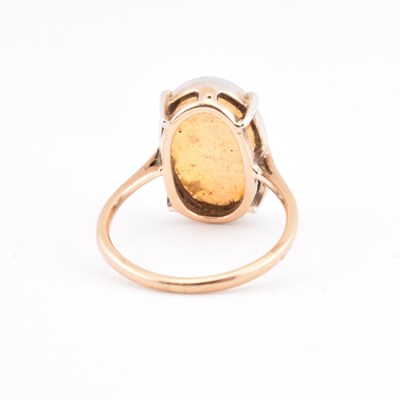 Lot 92 - MID-CENTURY GOLD & OPAL CABOCHON RING