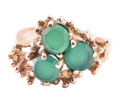 Lot 396 - 14CT GOLD & GREEN CHRYSOPRASE THREE STONE RING