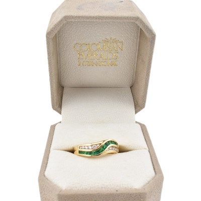 Lot 404 - 14CT GOLD EMERALD AND DIAMOND RING